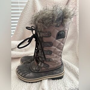 Sorel Brown and Gray Quilted Boots with Faux Fur Torfino Sz 5